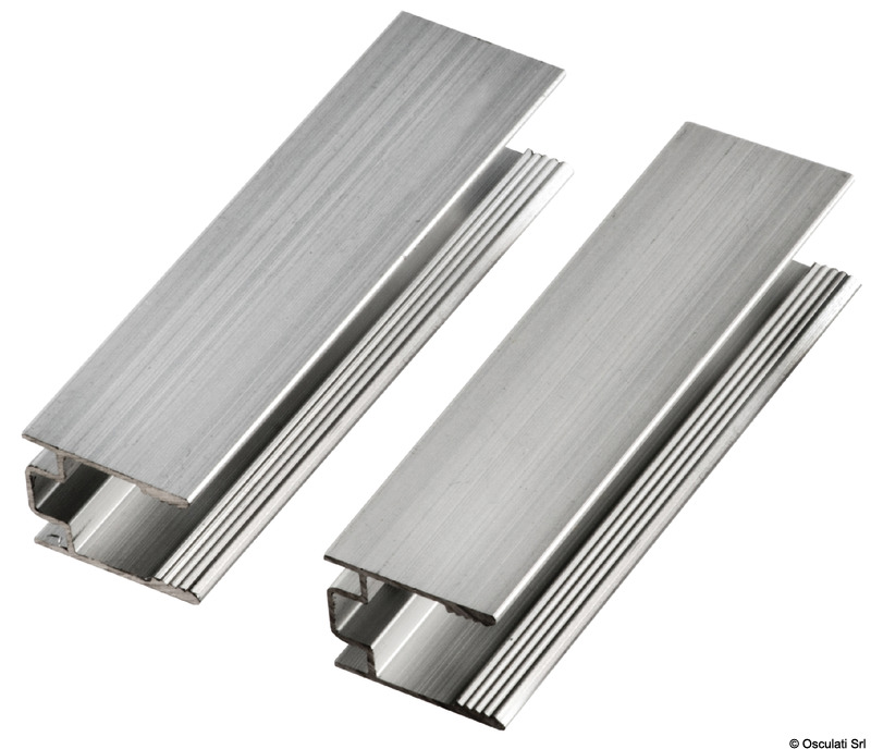 Aluminium clip for strip mounting